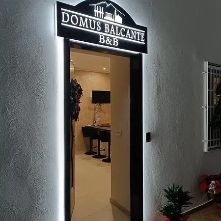 לינה וארוחת בוקר Domus Balcante 3*